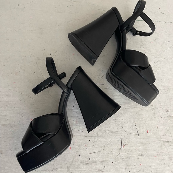 LAMODA flared heel platform sandal in black, size: 6 - Picture 5 of 9